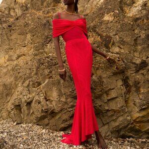Chic Scarlet Off-Shoulder Maxi Dress